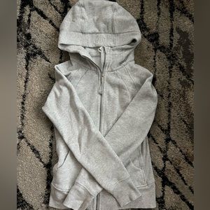 lululemon full zip scuba hoodie( barley worn) light grey size 4 no stains